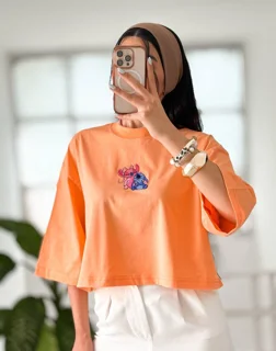 تیشرت کراپ باکسی VIP گلدوزی (Stitch)   قیمت هر عدد تیشرت : ۵۹۵۰۰۰ قیمت بسته ۶ عددی :